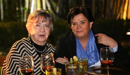  María Eugenia Ugalde y Lourdes Montemayor.