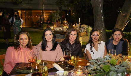  Lorena Anaya, Paulina García, María Guadalupe, Gaby de García y Magdalena.