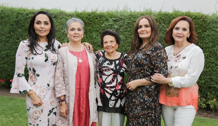  Eva Ponce con sus hijas Marianela, María Rosa, Gaby y Lucy.