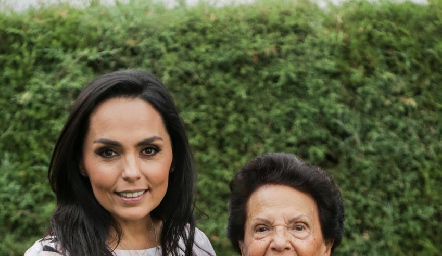  Marianela Villanueva con su mamá Eva.