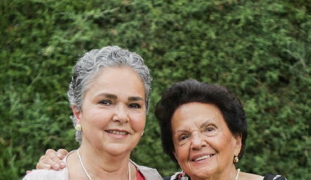  María Rosa Rivera con sumamá Eva.