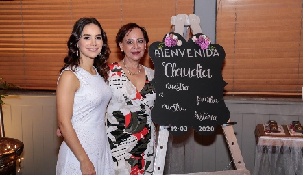  Claudia con su suegra, Edith Rivera.