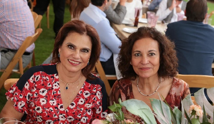  Gloria Rosillo de Leal y Amparo Rosillo.
