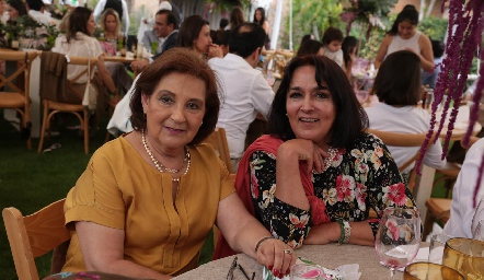  Laura Martínez y Rosario Benavente.
