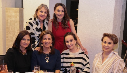Alejandra Canales, Mariana López, Mónica Guillén de López, Martha Elena Muñiz de López, Mary Carmen López y Lourdes López.