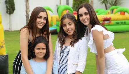  Muriel, Miranda, Bárbara y Julieta Estrada .