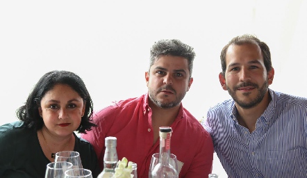  Caro Estrada, José Luis Estrada y Daniel Mendizábal.