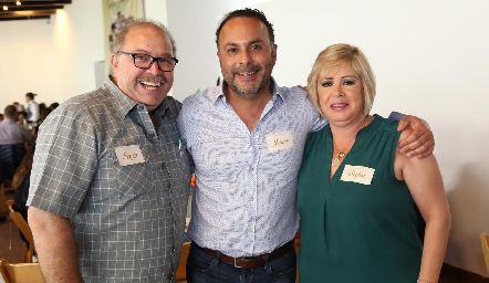 Sergio, Jaime Delsol y Sofía Urbina.