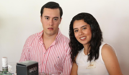  Daniel Estrada y Mónica Estrada .