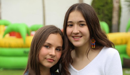  Emilia González y Valeria Castañeda.