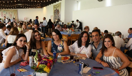  Julieta, Muriel, Mariana, Lucía, Sergio y Charo Estrada.