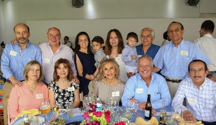 Reunión de la familia Estrada.