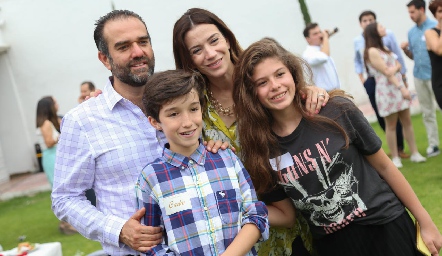 Reunión de la familia Estrada.
