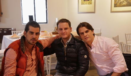  Alejandro, Miguel y Juan Carlos Valladares.