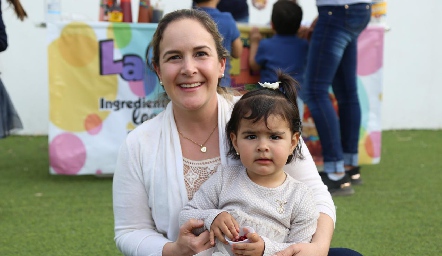 Ariadni Stravos con su hija Irene Figueroa.