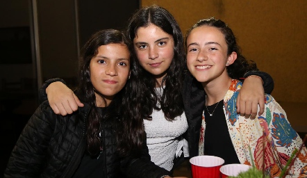  Camila, Koni y Montse.
