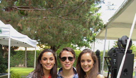  Jorge Del Valle con María y Laura Bravo.