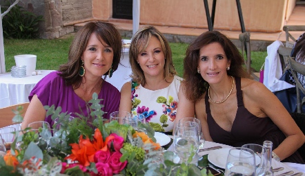 Claudia Toledo, Ingrid Pérez y María Dolores Gómez.