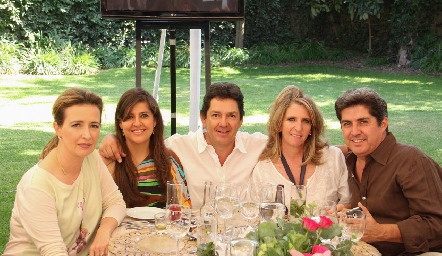 Lucía Martínez, Vera Villarreal, Dagoberto Castillo, Sofía Gómez y Juan Carlos Navarro.