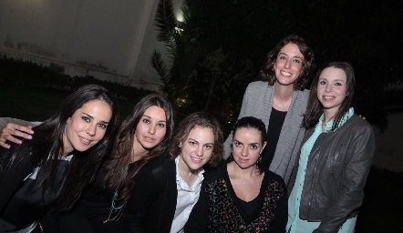  Lucieron muy bellas ellas.