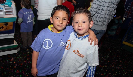  Santi y Mariano.