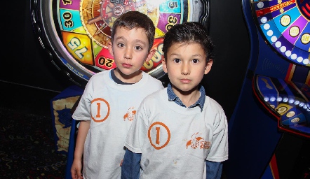  Mateo y Emilio.
