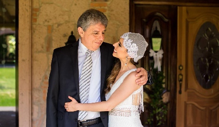  Virgilio Garza Herrera con su hija Isa.
