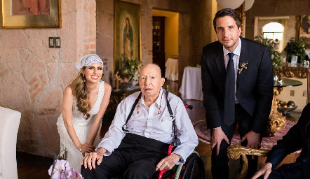  Isa Garza Cabrera y Jorge Meade Díaz de León con Virgilio Garza y Garza.