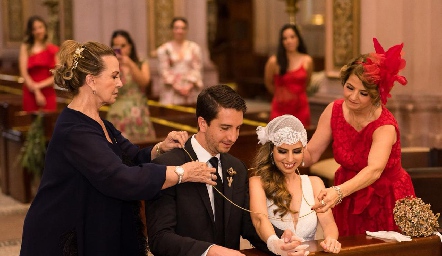  María Luisa Díaz de León, Jorge Meade, Isa Cabrera y el Arzobispo Carlos Cabrero