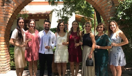 Paco Cabral y Claudia Dibildox con sus testigos.