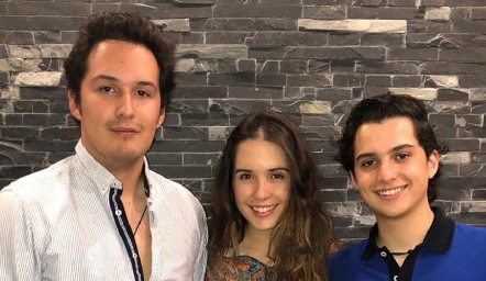 Claudio, María Inés y Luis Gerardo Bárcena Santacruz.