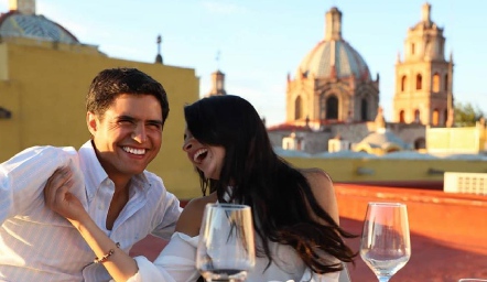 Saulo Cabrera y Fernanda Gouyonnet.