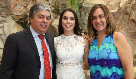  Gerardo Córdova con su hija Paola Córdova y Gaby Bárcena.