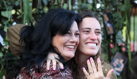  Lourdes Del Valle con su hija Luli.
