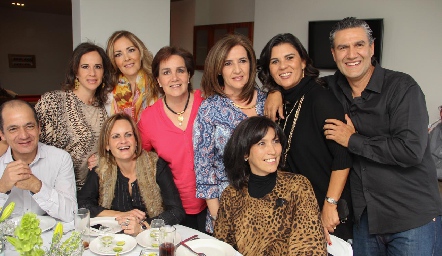  Martha del Río, Claudia del Pozo, Sandra Estúa, Noemí Sampere, Montse Abella, Juan Manuel Piñero, Elías Abud, Rocío Gómez y Maricarmen Haro.