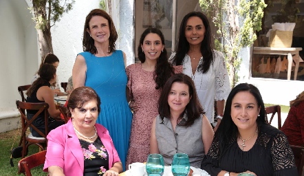  Carmen Echeveste, Paola Córdova, Marianela Villanueva, Chayo de González, Vero Saiz y Marcela de la Maza.