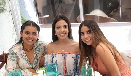  Tunis Villalobos, Ximena Stevens y Rocío de la Vega.