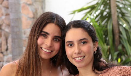  Rocío de la Vega y Paola Córdova.