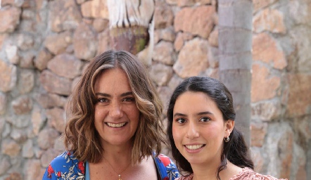  Gabriela Bárcena y Paola Córdova.