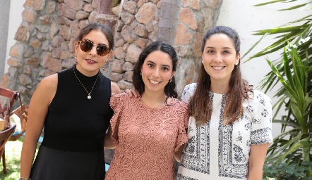  Isa Castelo, Paola Córdova y Miriam Díaz Infante.