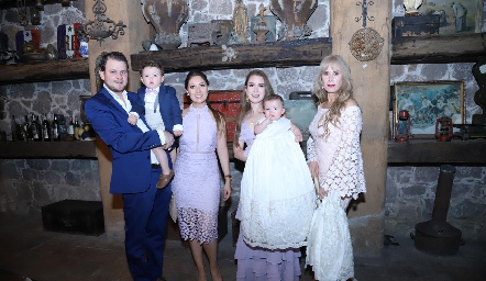  Eduardo Perogordo, Federico, Ale y Karla Puente, Loretta y Linda Castillo.