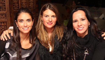  Pelusa Ávila, Francine Coulon y Alejandra.
