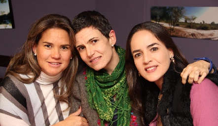  Daniela Benavente, Clara Bárcena y Nancy Puente.