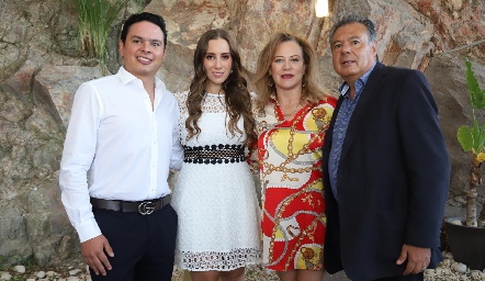  Barra Meade, Paty Dantuñano, Lupita Díaz de León y Cayote Meade.