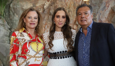  Lupita Díaz de León, Paty Dantuñano y Cayote Meade.