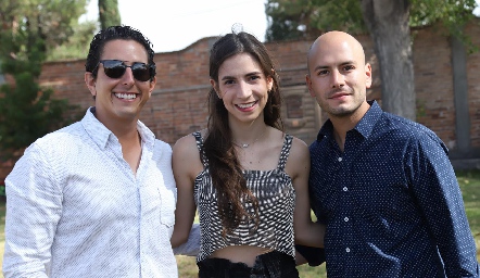  Andrés Chávez, Valeria Zúñiga y Luis Chávez.