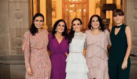  Carmen Zapata con sus hijas María, Montse, Alejandra y María José.