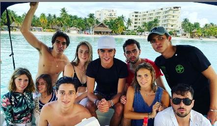  Isa Cofiño, Vale Creviño, Chema Rodríguez, Jime Cerviño, Jaime Ruiz, Diego Zepeda, Andrés Zepeda, Santiago Rodríguez, Ale Cofiño y Ro Navarro.