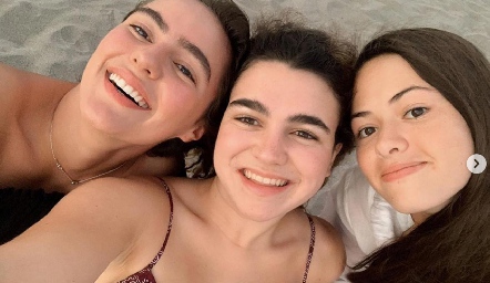  Tamara Esparza, Mary Gómez y Marisol Aldrett.