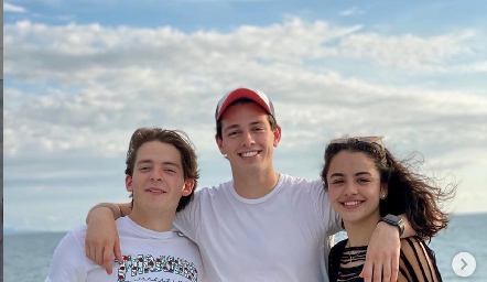  Hermanos Bedolla, Diego, Checo y Montse.